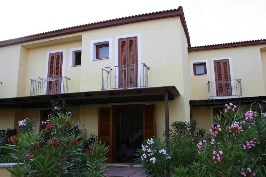 Gemma Delle Mimose Apartman Badesi Kültér fotó